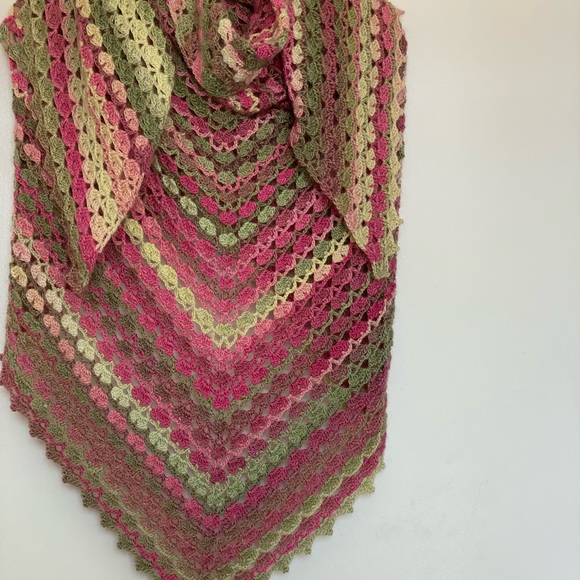 Beautiful Handmade Wool Shawl - Picture 3 of 8